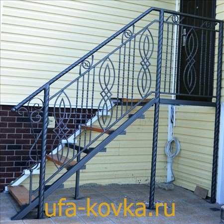 Фотографии металлических лестниц. Входная уличная лестница